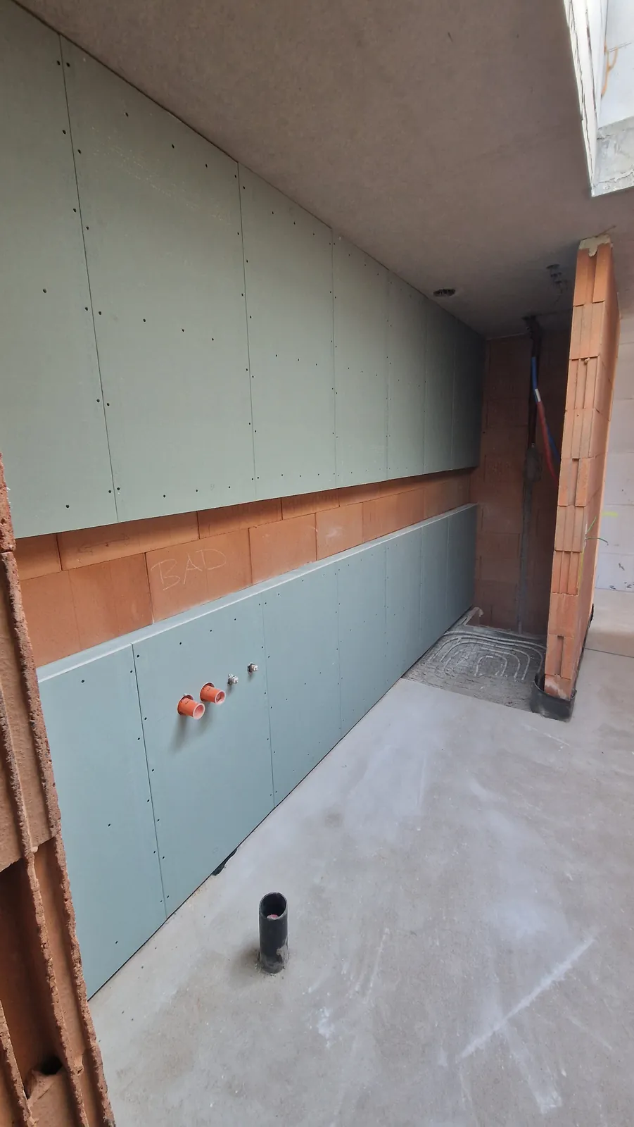 Badkamerwand in vochtwerende gyprocplaten